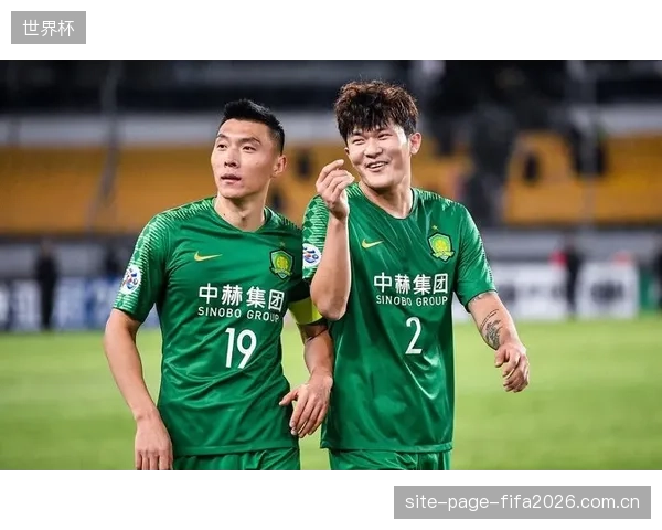金玟哉的稳定发挥是后防保障，其长传能力是边路进攻的发起点。